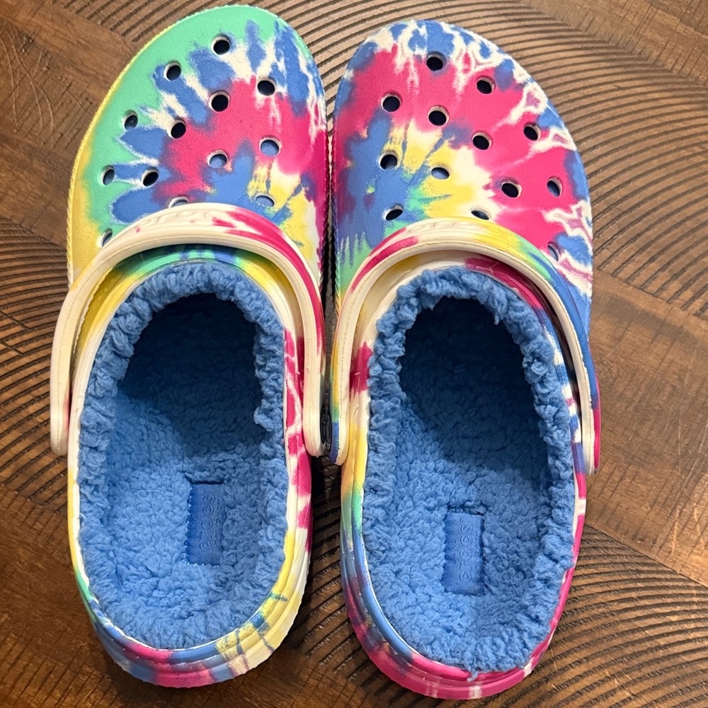 CROCS Tie-Dye Mules with Blue Sherpa Lining